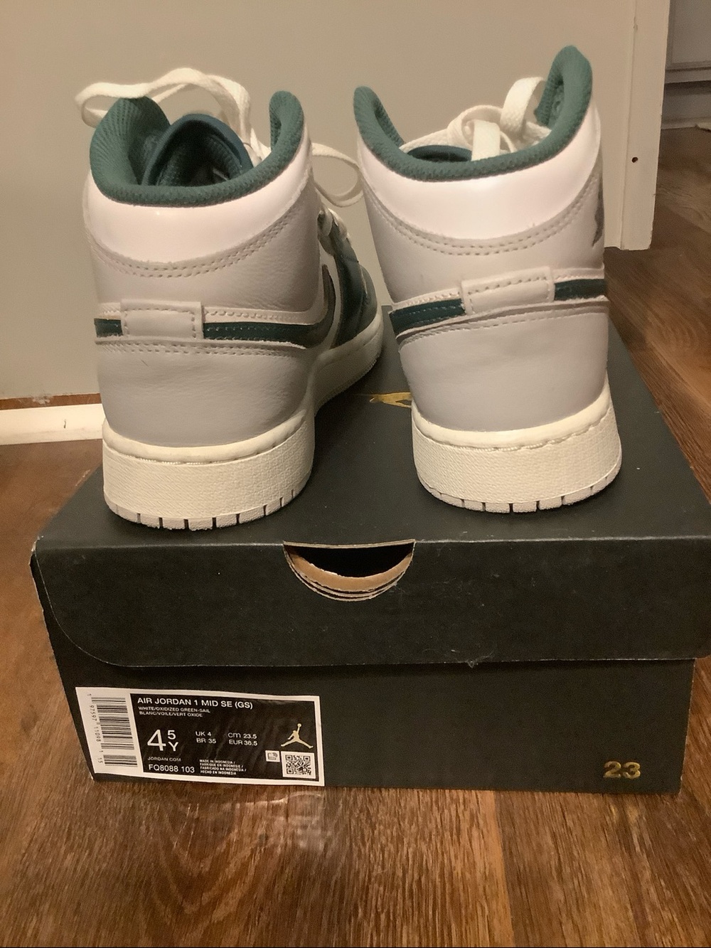 Nike Youth Air Jordan 1 Mid SE (GS) - Picture 2 of 3